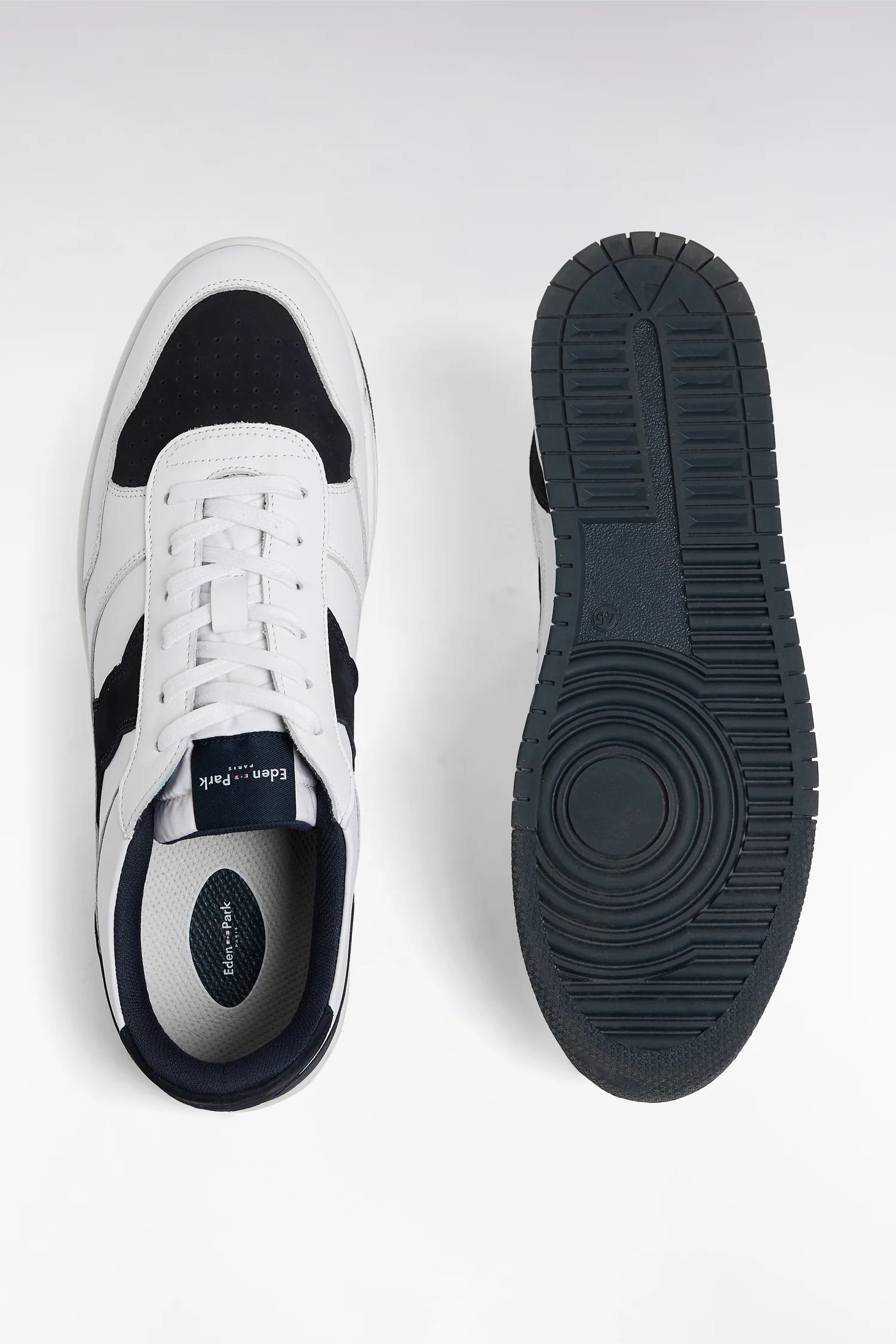 Sneakers bicolores en cuir lisse blanc et cuir suédé marine - Image 3