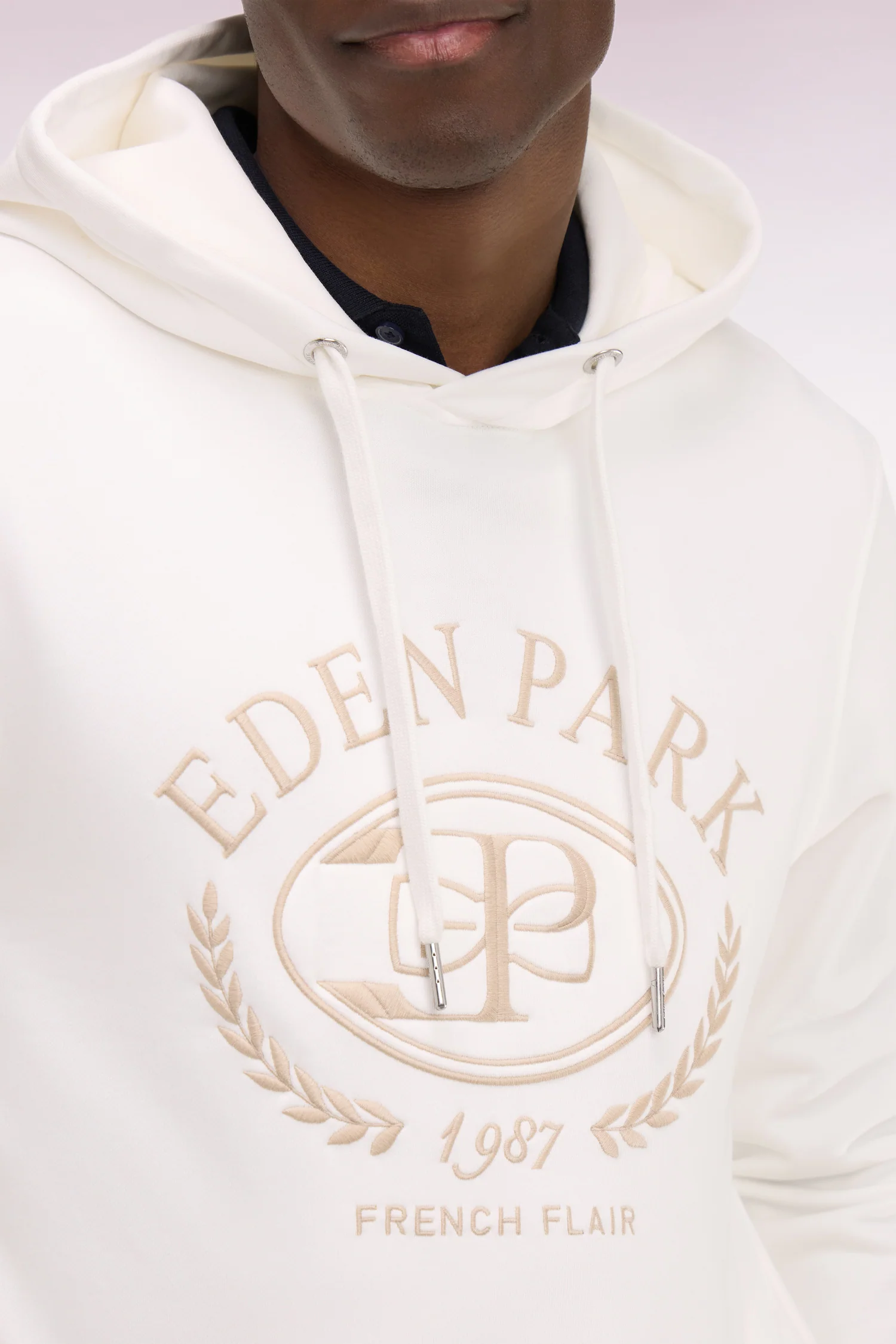 Sweatshirt à capuche brodé écru - Image 4
