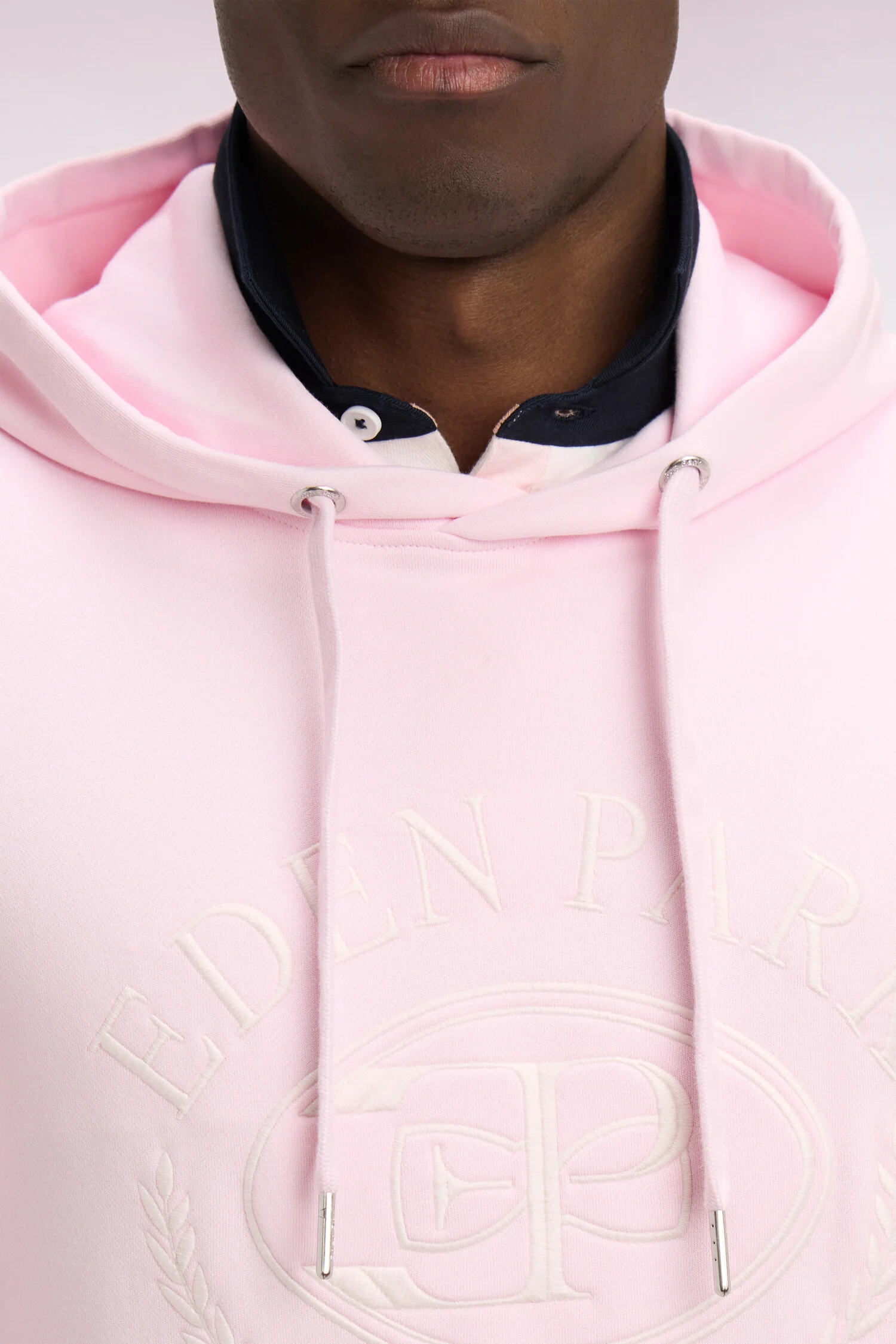 Sweatshirt à capuche brodé rose - Image 4