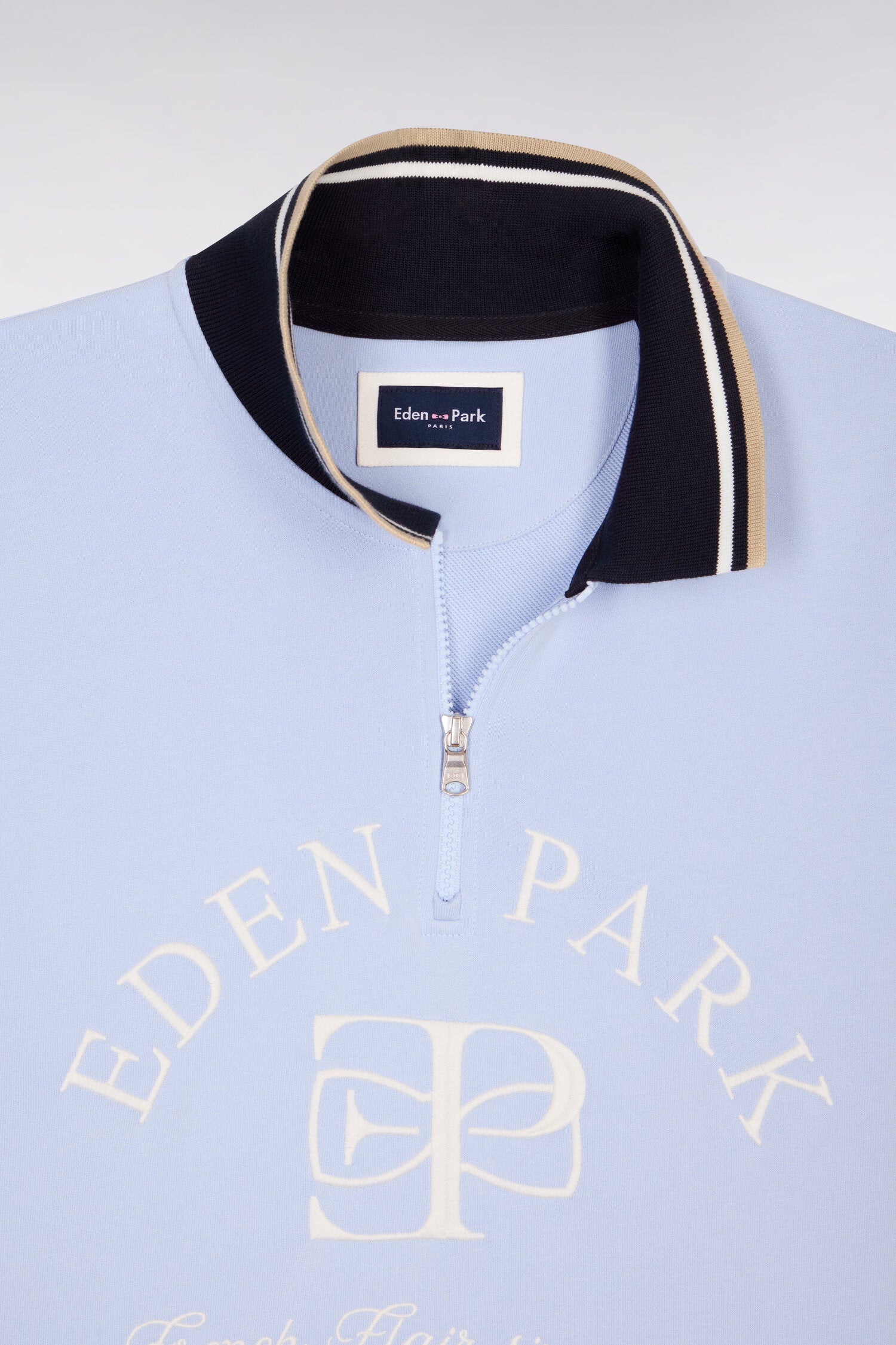 Sweatshirt à col zippé bleu clair brodé coupe regular - Image 6