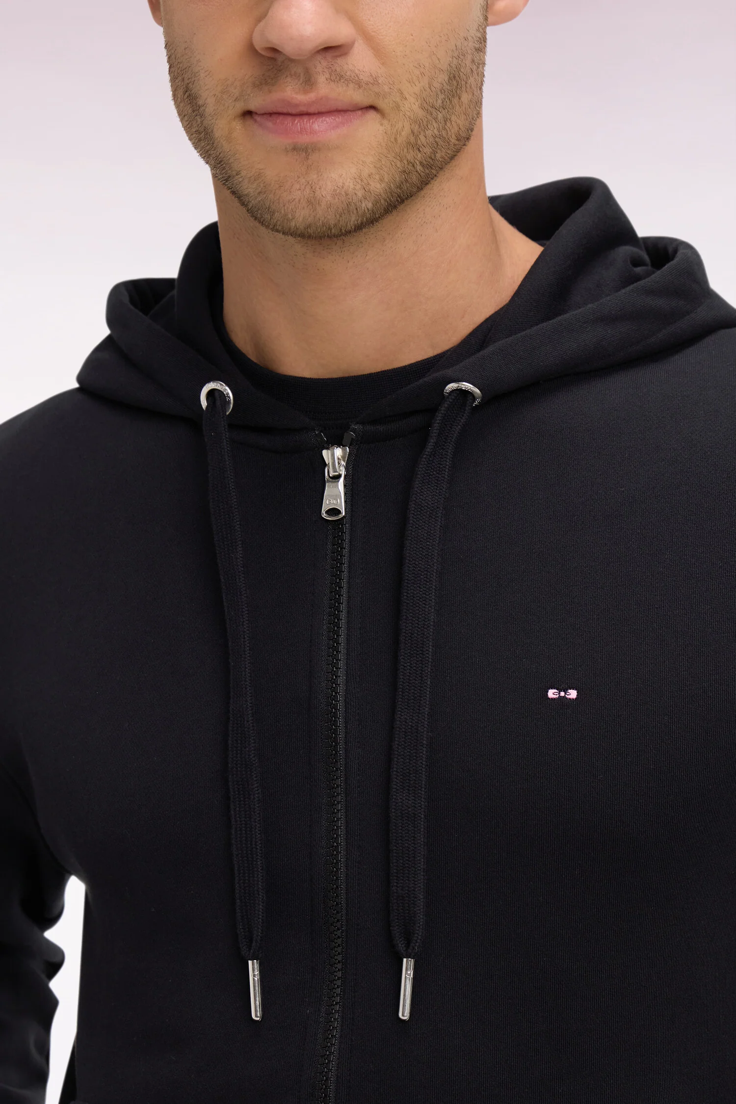 Sweatshirt zippé à capuche en molleton coton noir - Image 4