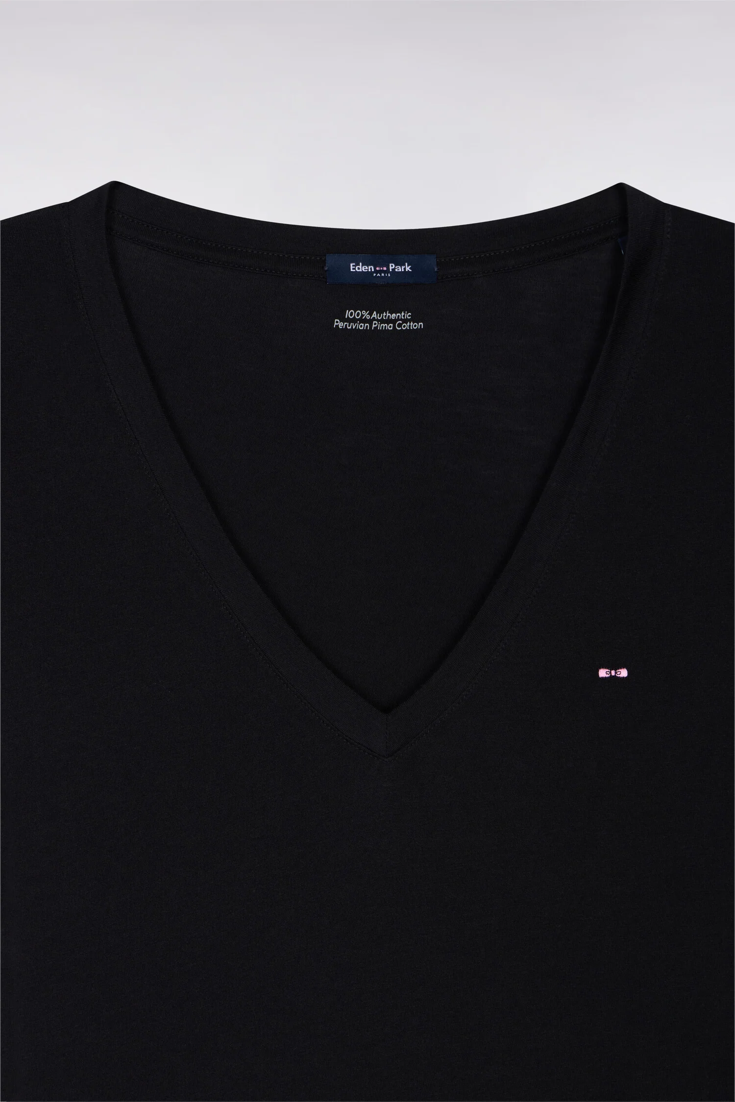 T-shirt à manches courtes col V en coton Pima noir coupe regular - Image 6