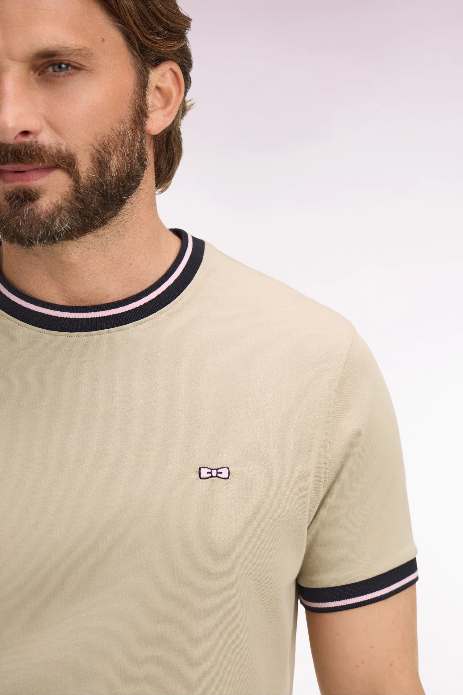 T-shirt à manches courtes en coton beige brodé coupe regular - Image 4