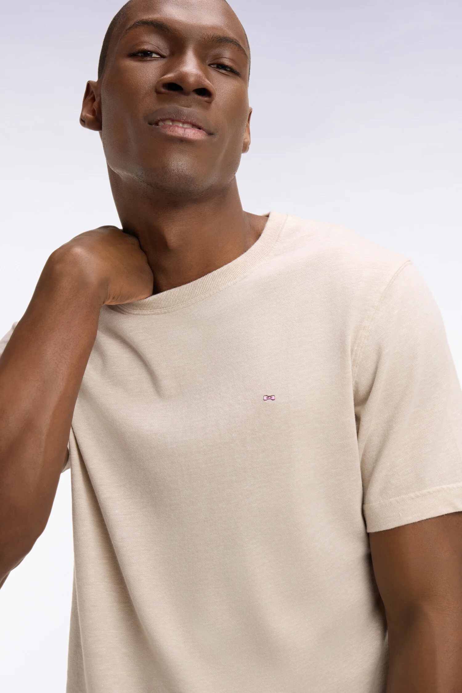 T-shirt à manches courtes en coton et lin beige coupe regular - Image 5