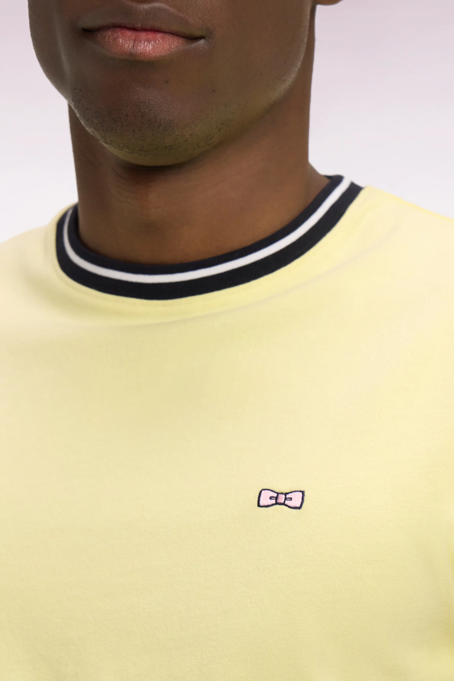 T-shirt à manches courtes en coton jaune brodé coupe regular - Image 4