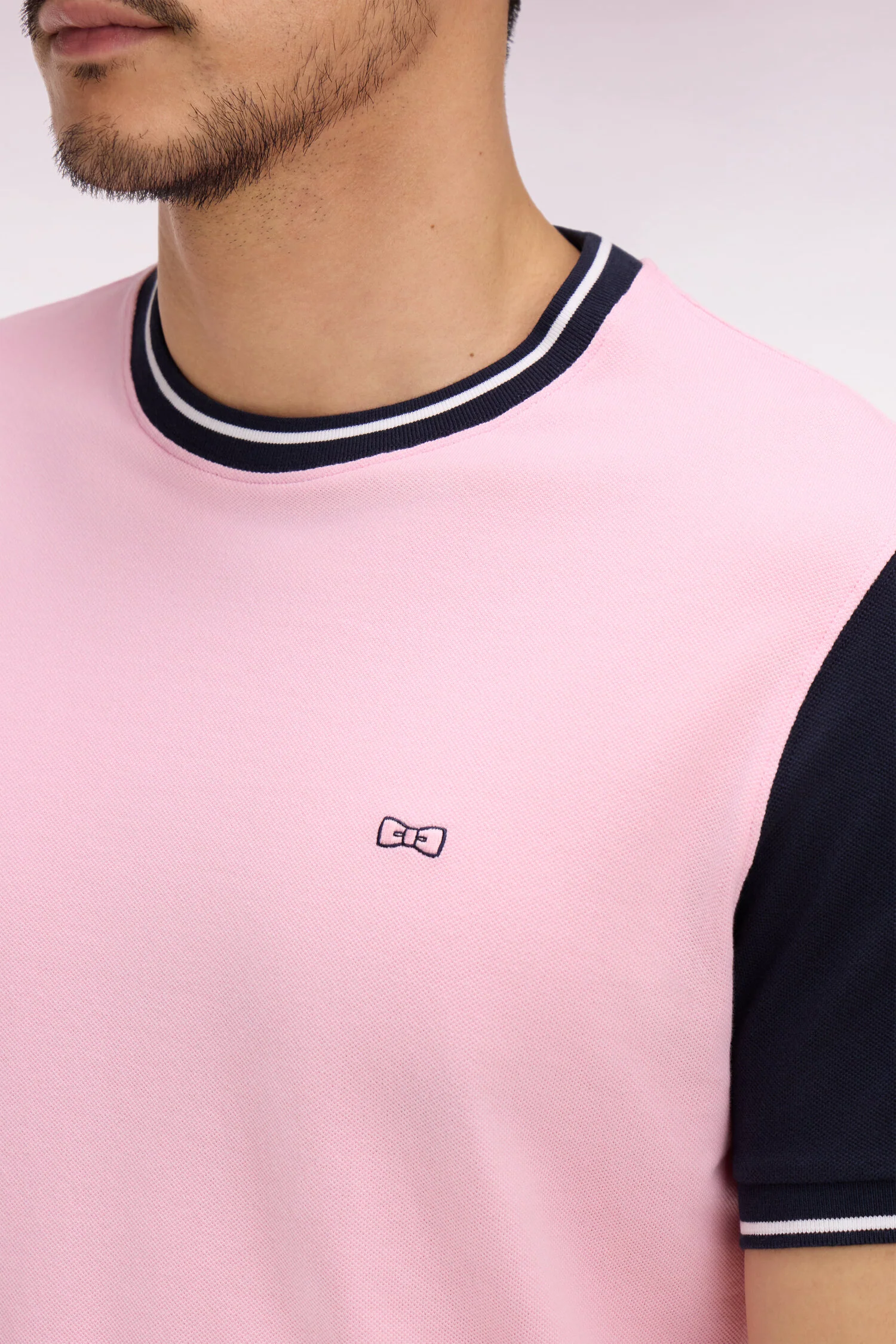 T-shirt à manches courtes en coton rose bicolore brodé coupe regular - Image 4