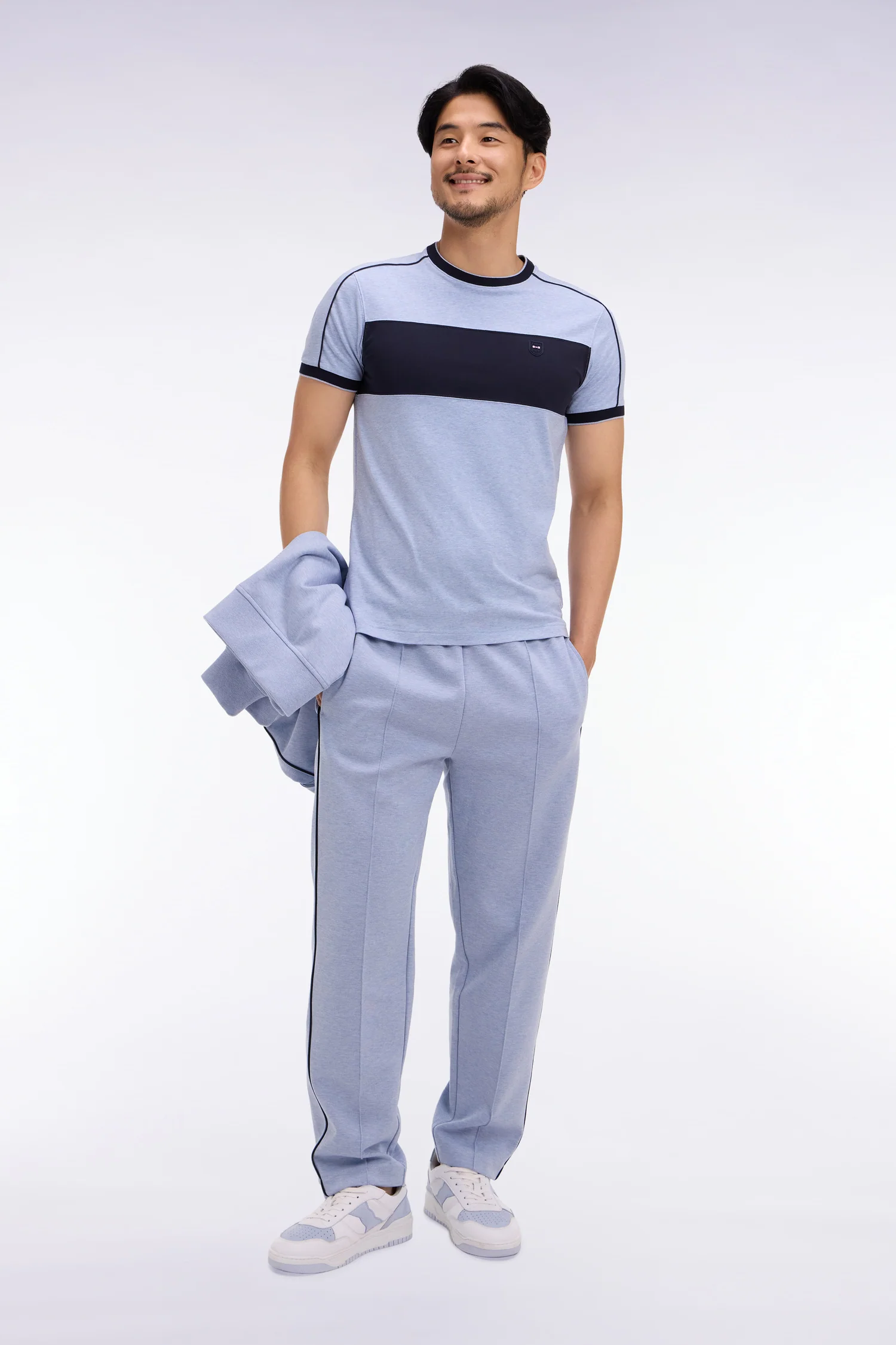 T-shirt à manches courtes en coton stretch bleu ciel à découpes coupe slim