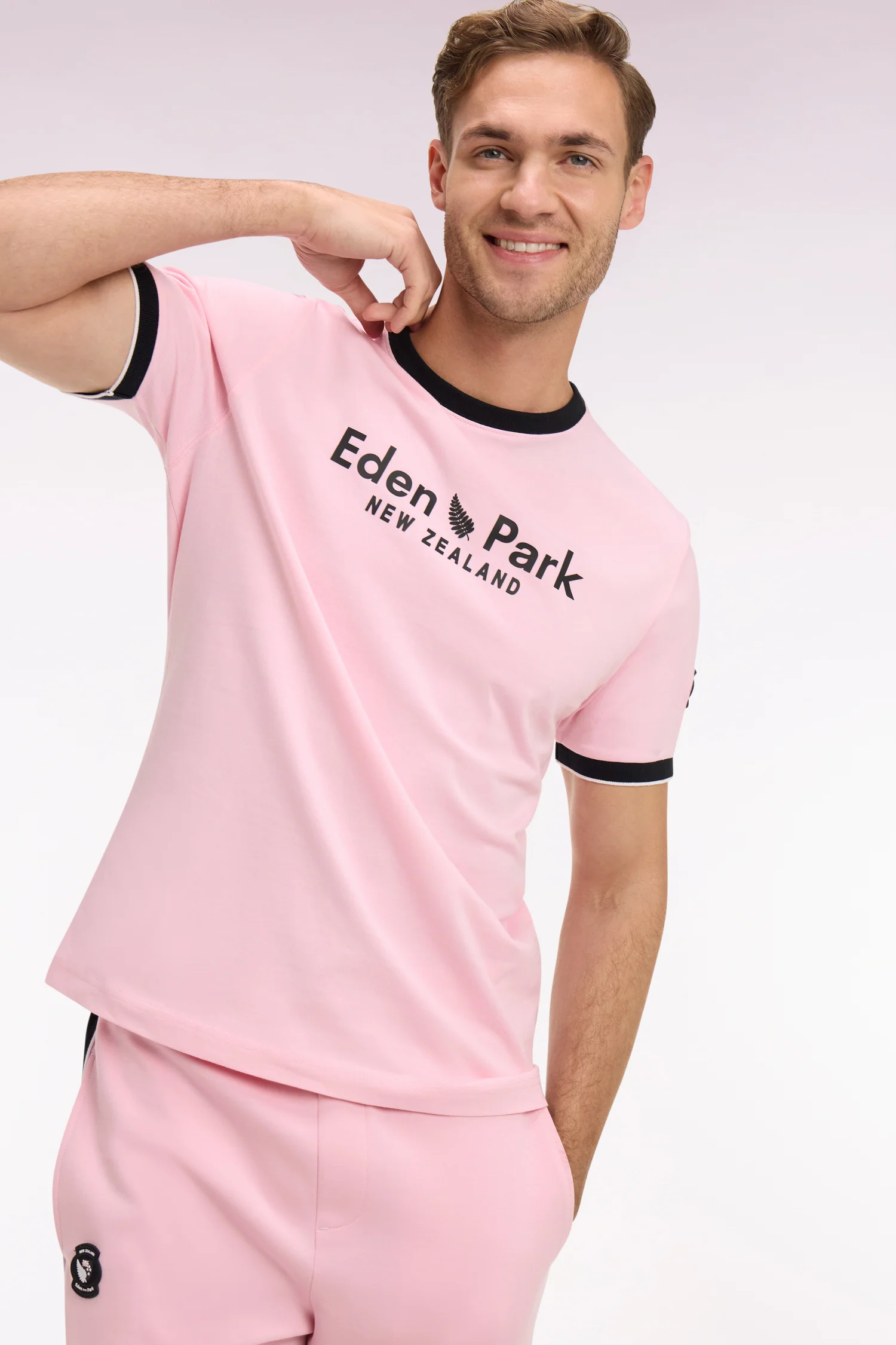 T-shirt à manches courtes New Zealand en coton rose coupe regular