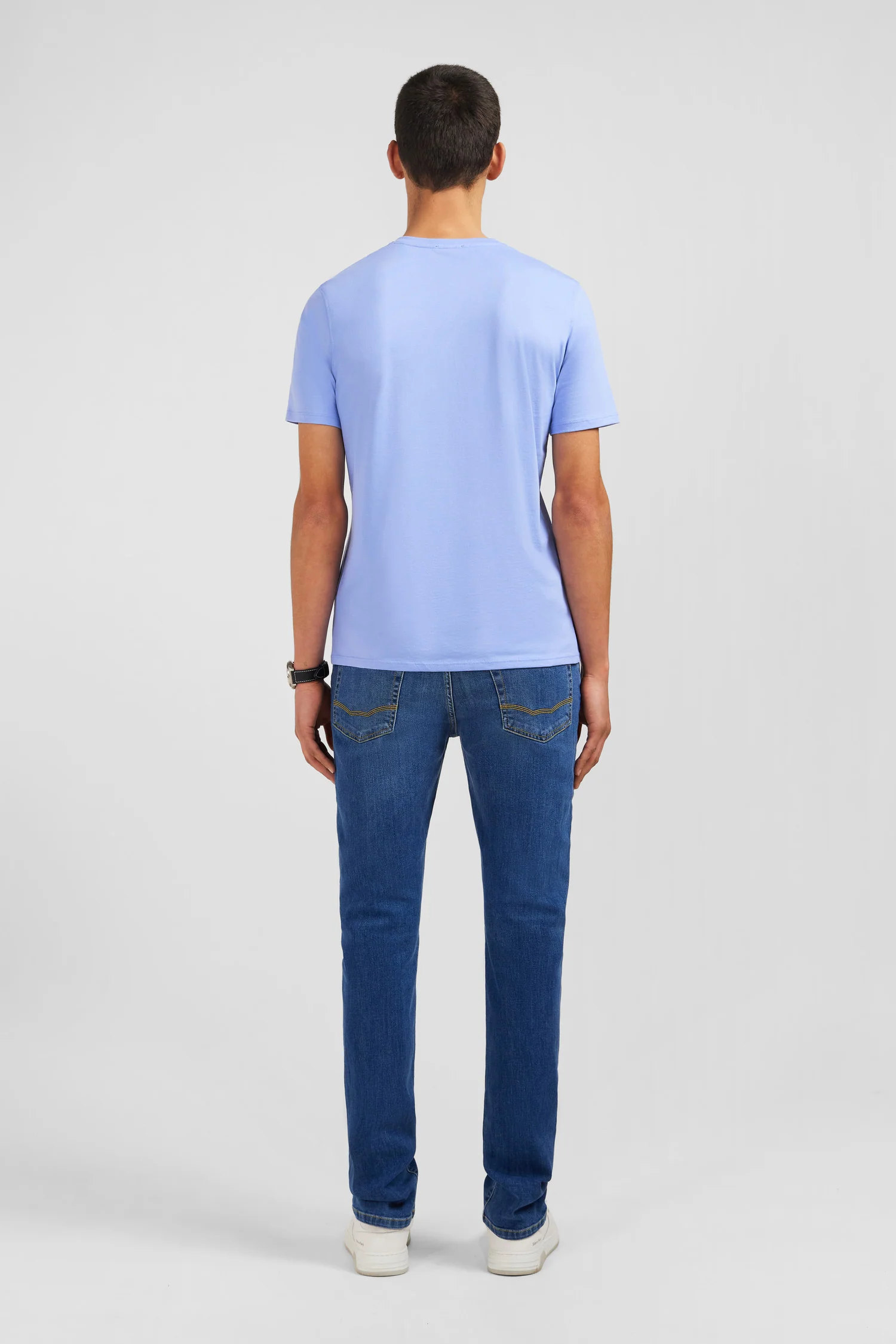 T-shirt bleu col V à manches courtes - Image 6