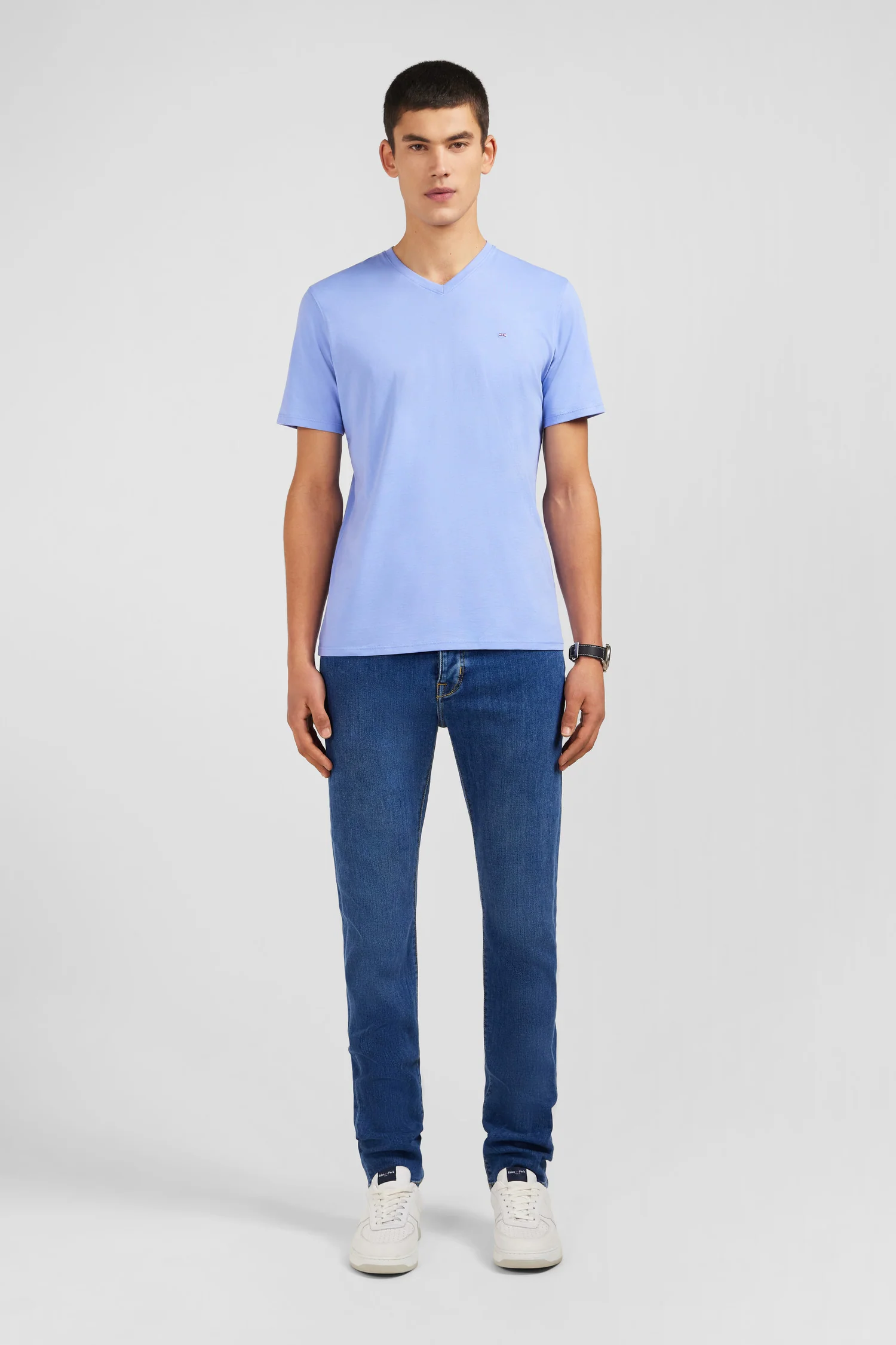 T-shirt bleu col V à manches courtes - Image 7