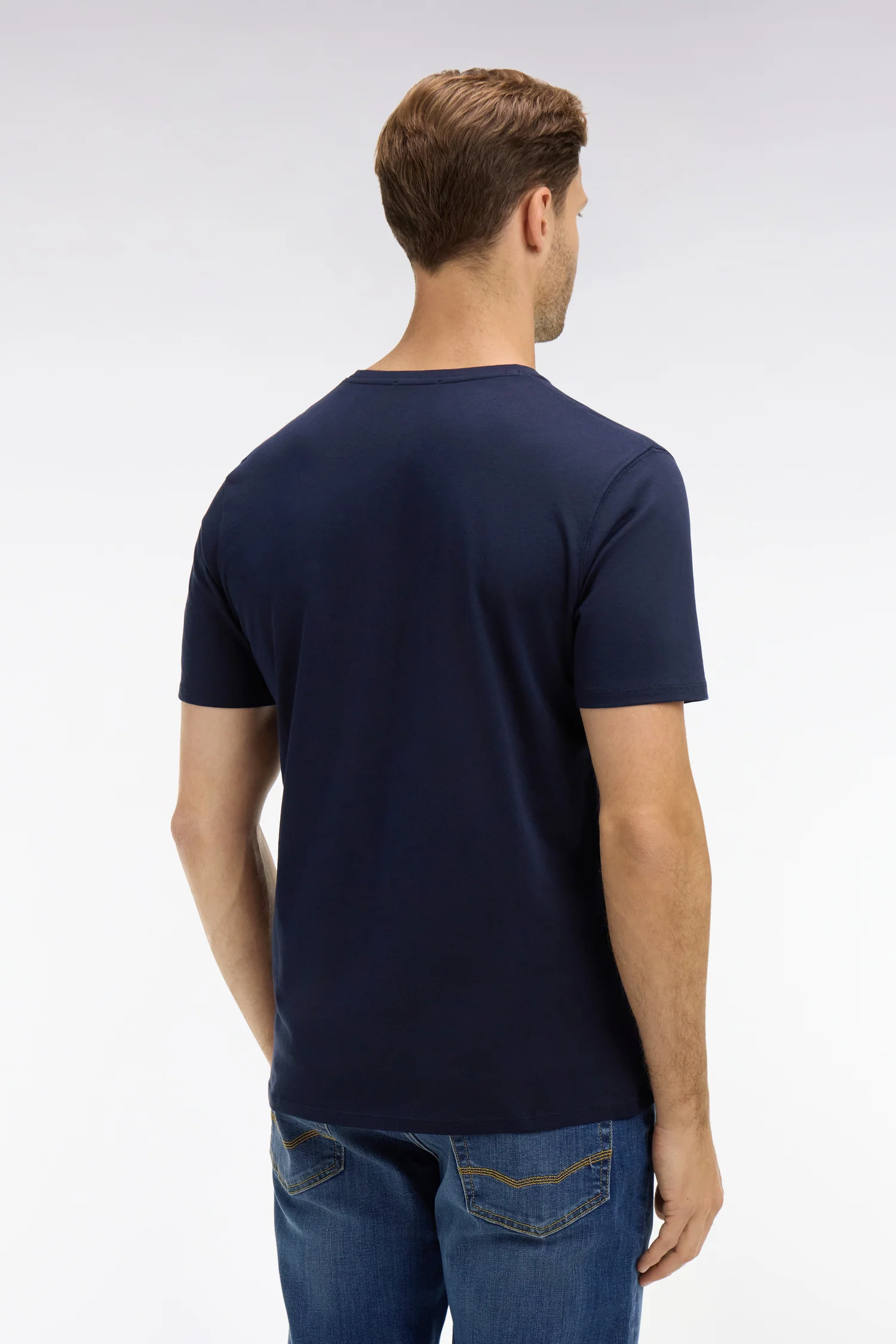 T-shirt bleu marine col V à manches courtes - Image 4