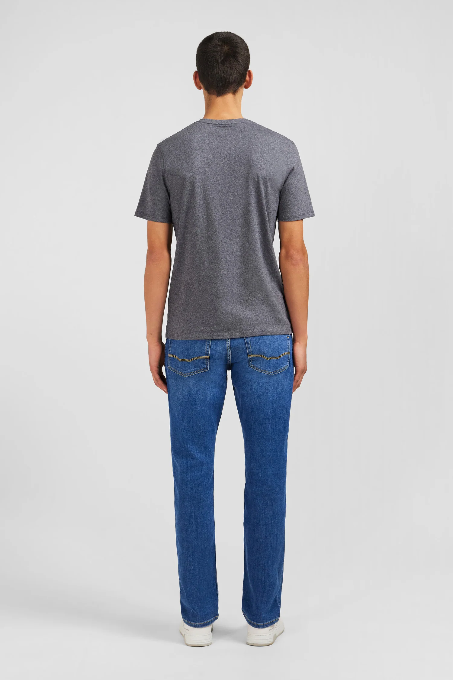 T-shirt gris col V à manches courtes - Image 6