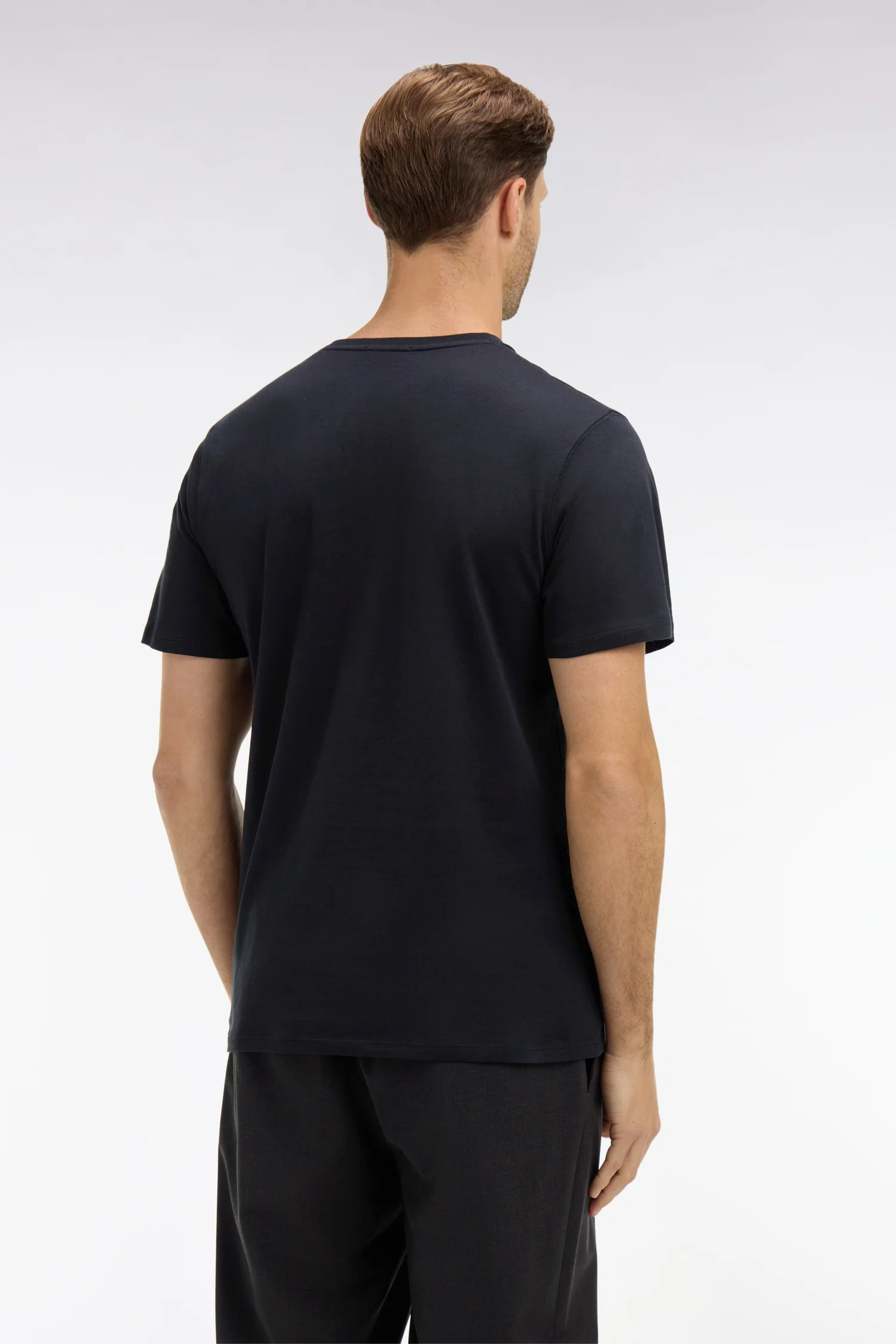 T-shirt noir col V à manches courtes - Image 5